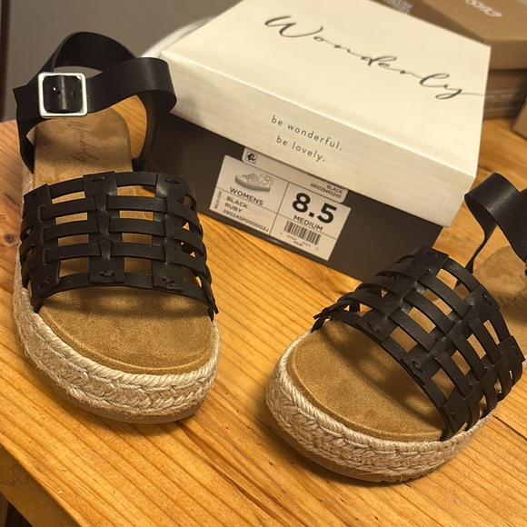 Wonderly ruby platform - Picture 1 of 5